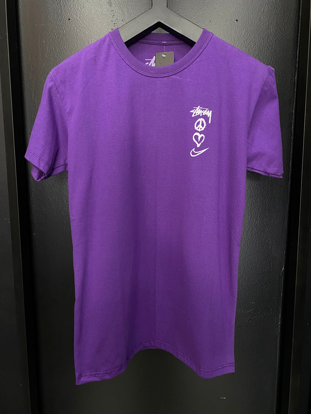 Camiseta Streetwear Roxa Logo Pequeno