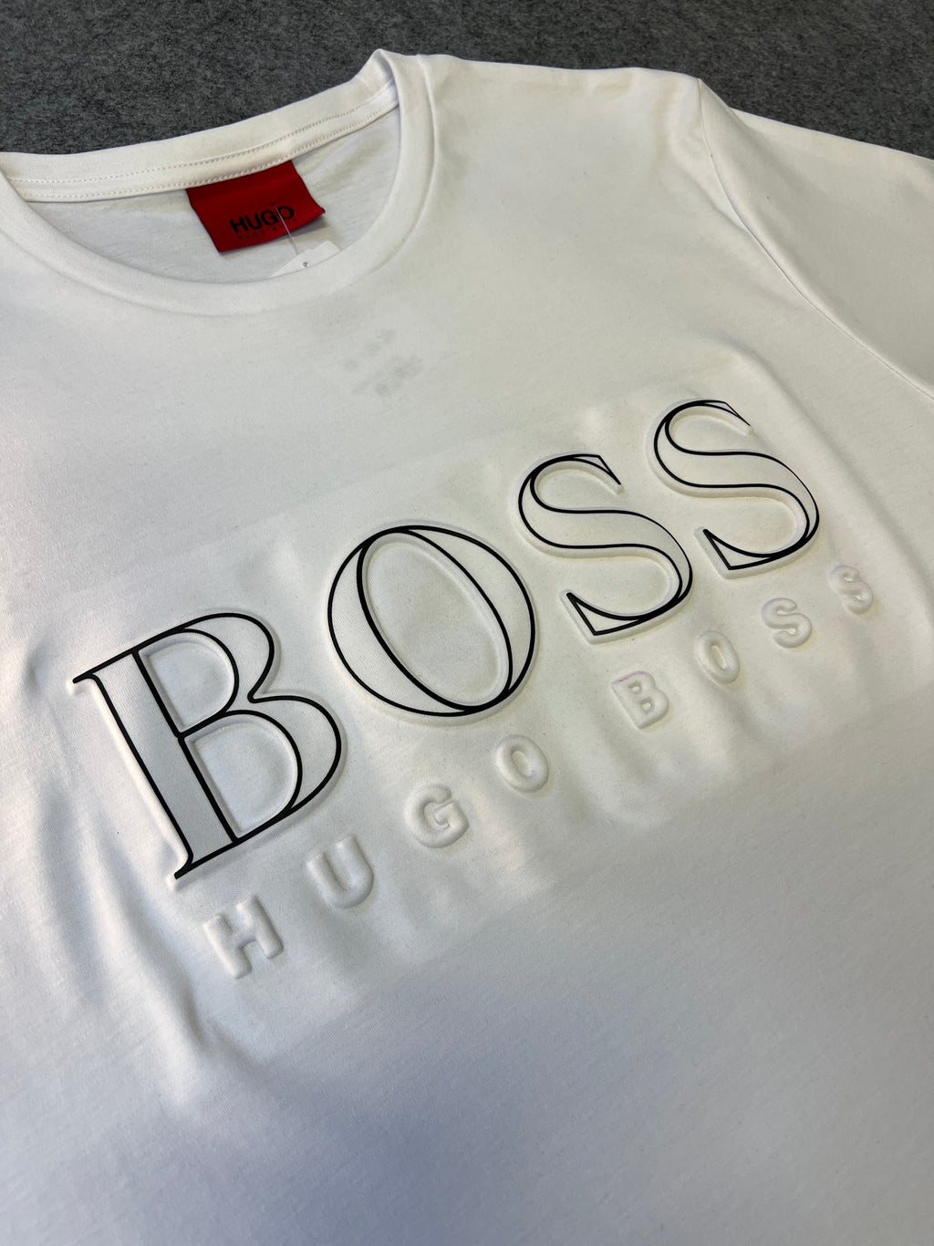 Camiseta Hgo Boss Malha Pima Logo Relevo Branca - detalhe