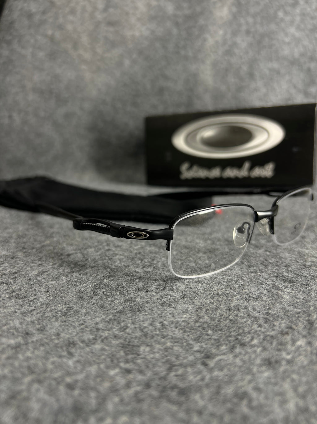 Armação Oakley Mola Preta Lente Transparente