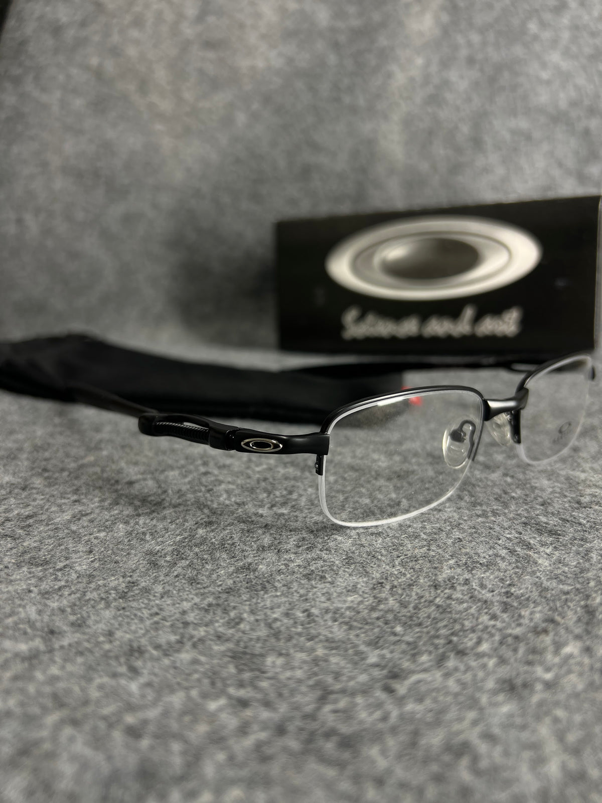 Armação Oakley Mola Preta Lente Transparente