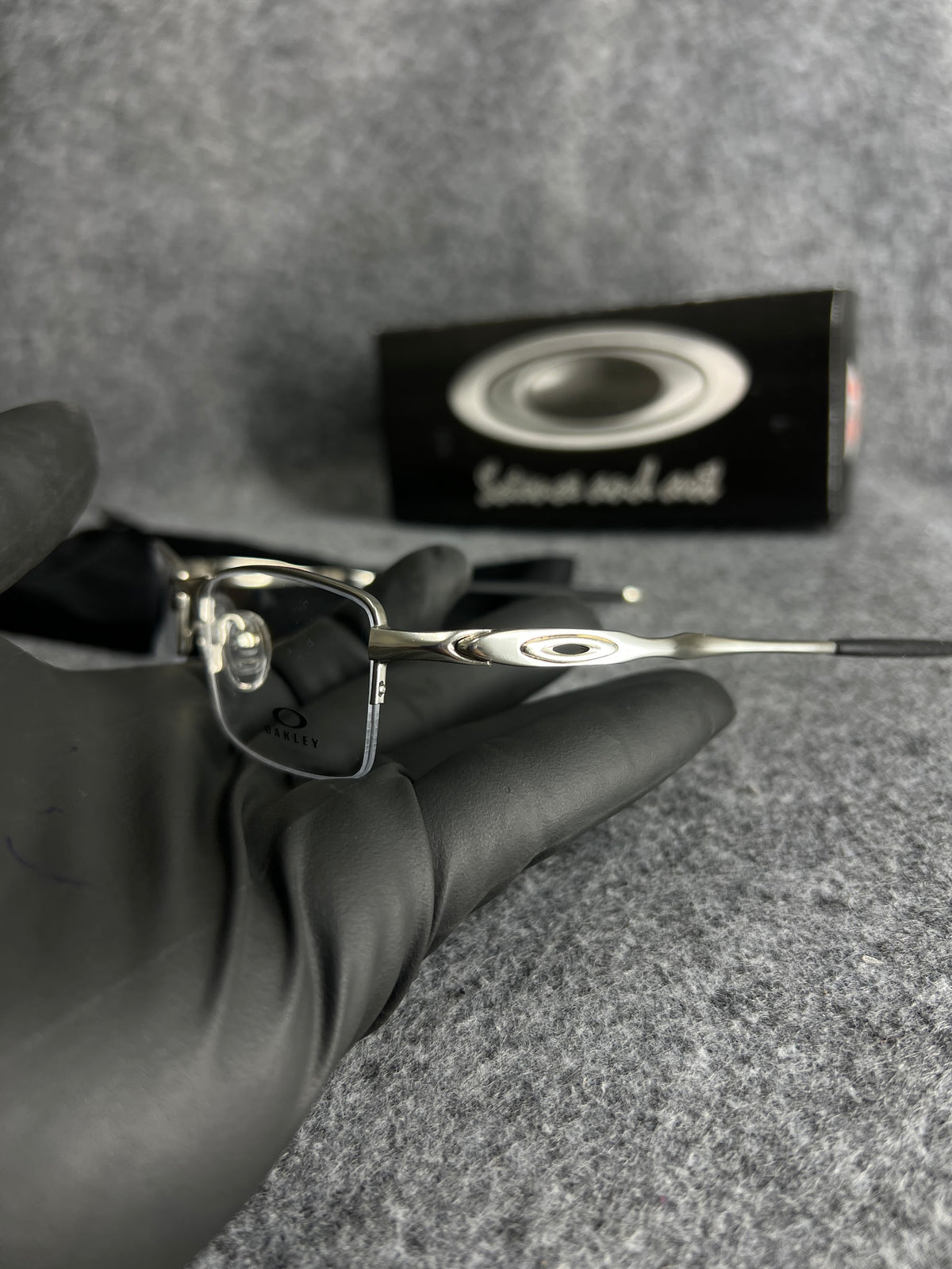 Armação Oakley Lente Transparente Prata