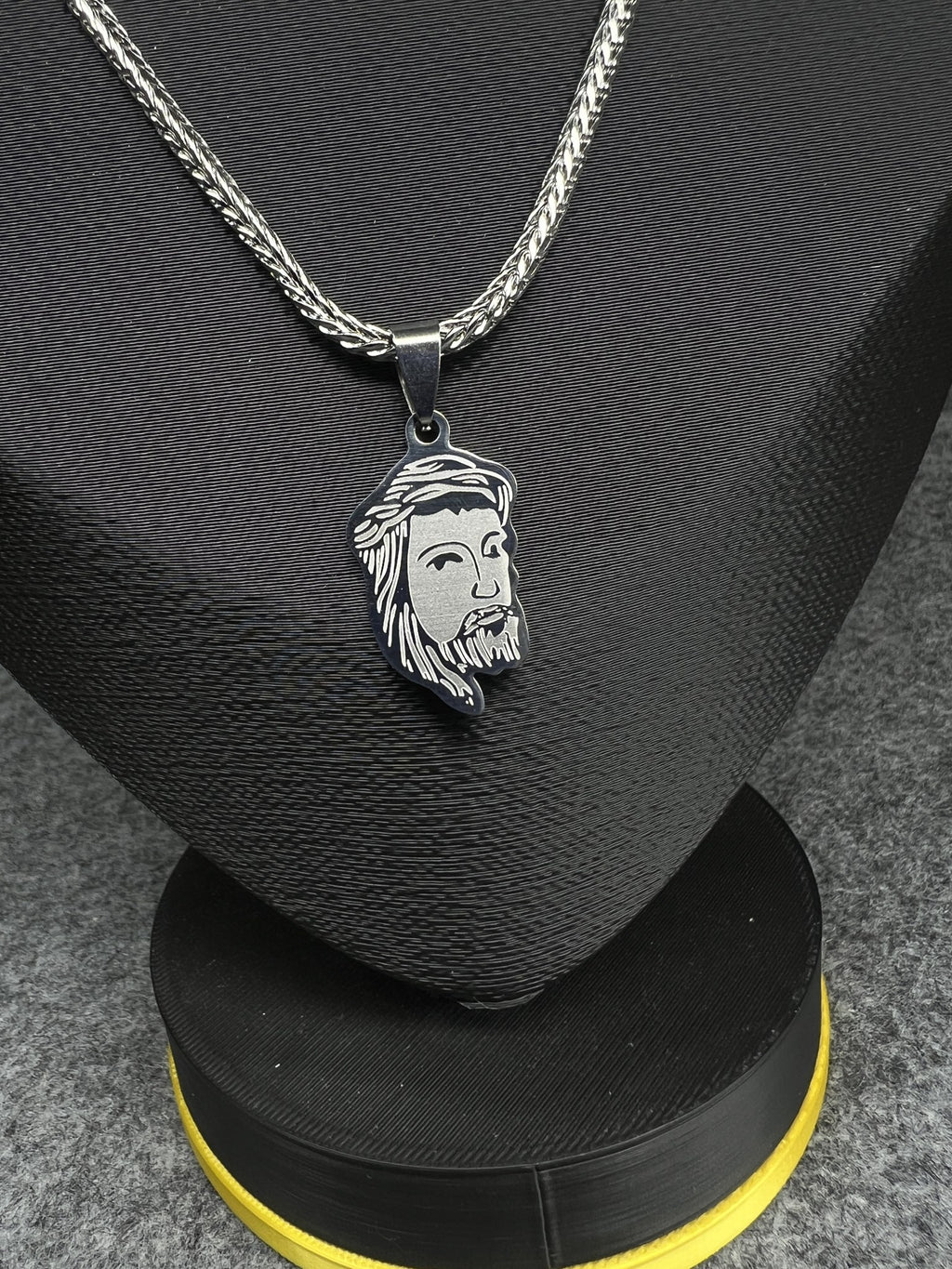 Corrente Trançada Prata com Pingente Cristo - detalhe 1