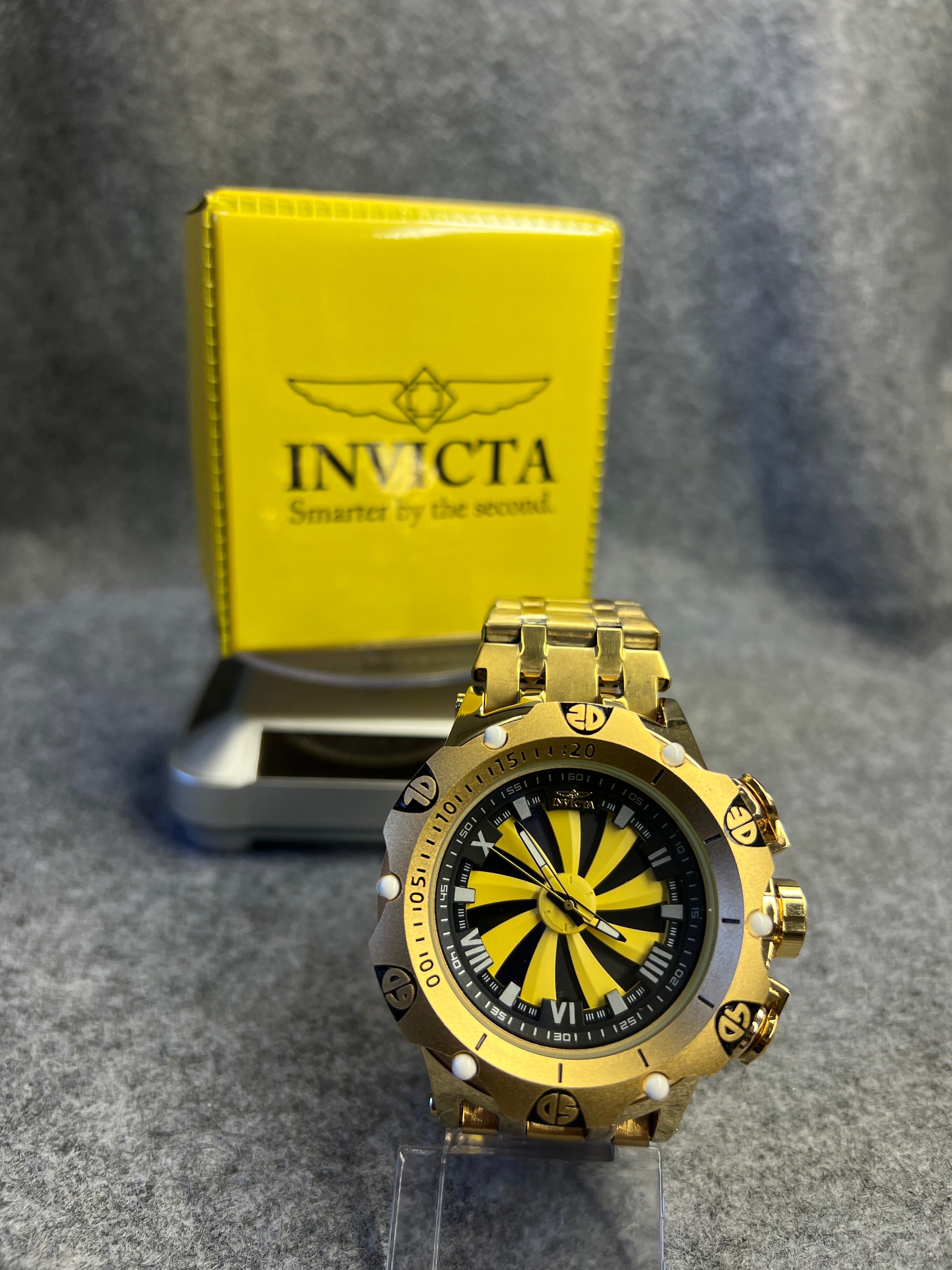 Relógio Invicta Subaqua Turbina Dourado Mostrador Amarelo