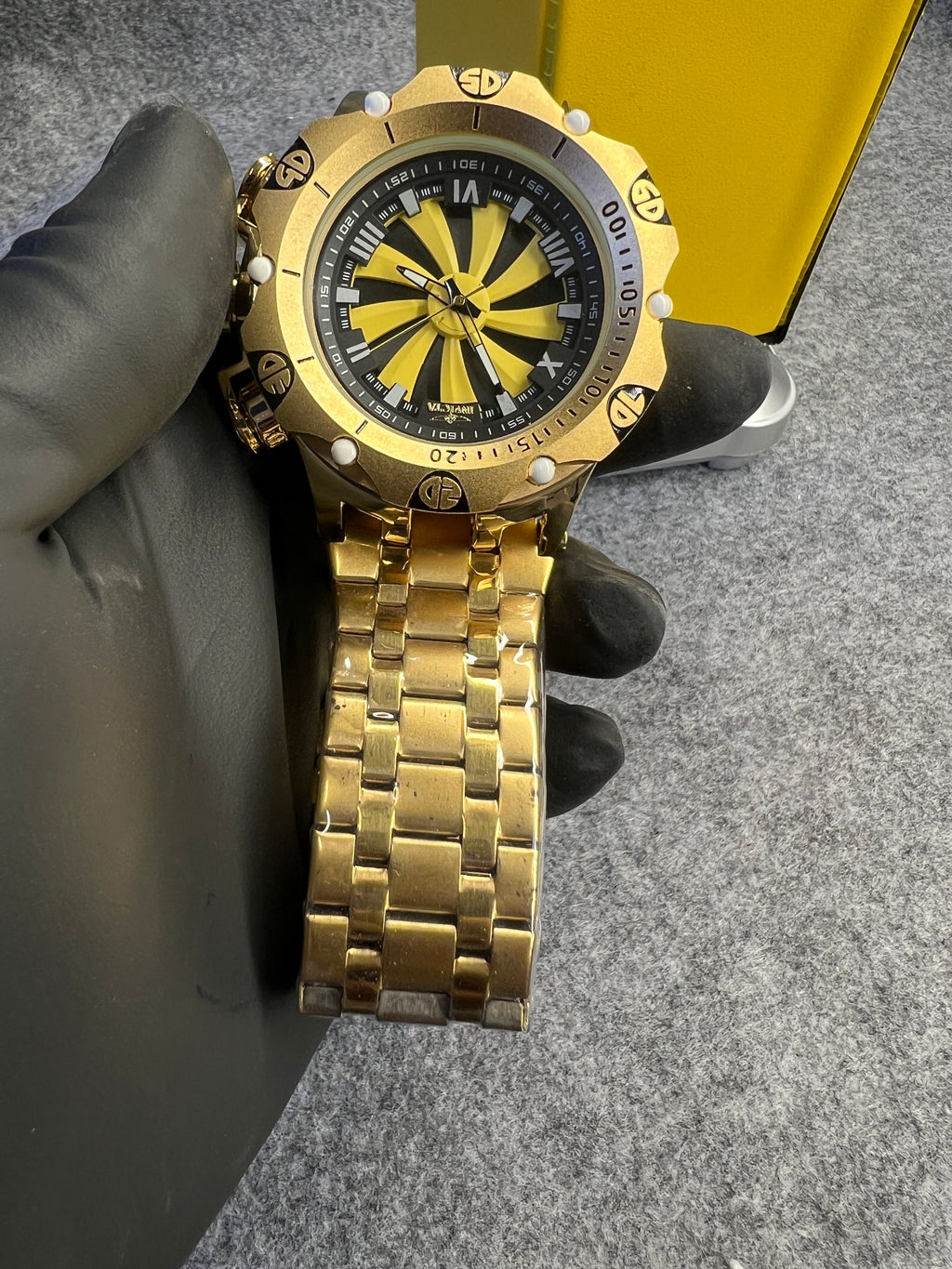 Relógio Invicta Subaqua Turbina Dourado Mostrador Amarelo