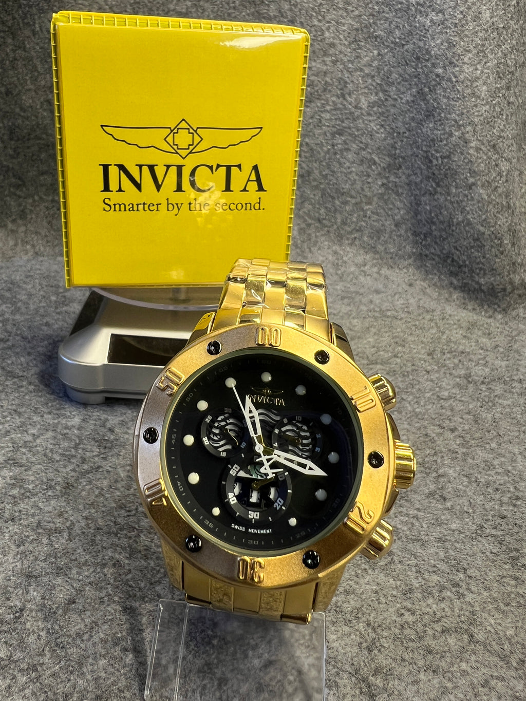 Relógio Invicta Cronógrafo Dourado Mostrador Preto