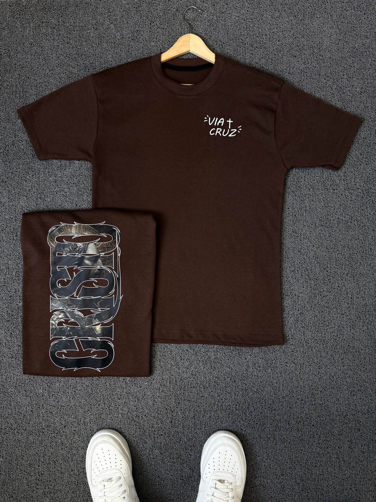 Camiseta Via Cruz Jesus Marrom