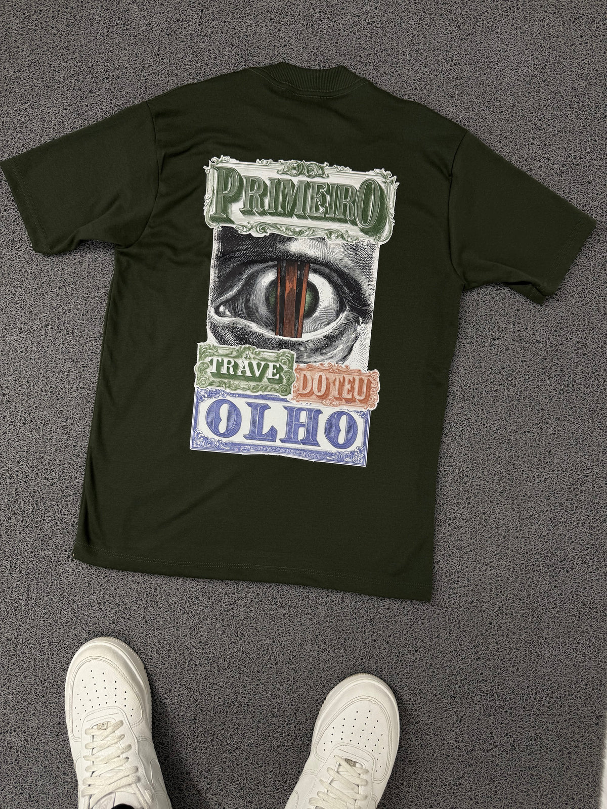 Camiseta Via Cruz Primeiro Trave do Teu Olho Verde Militar