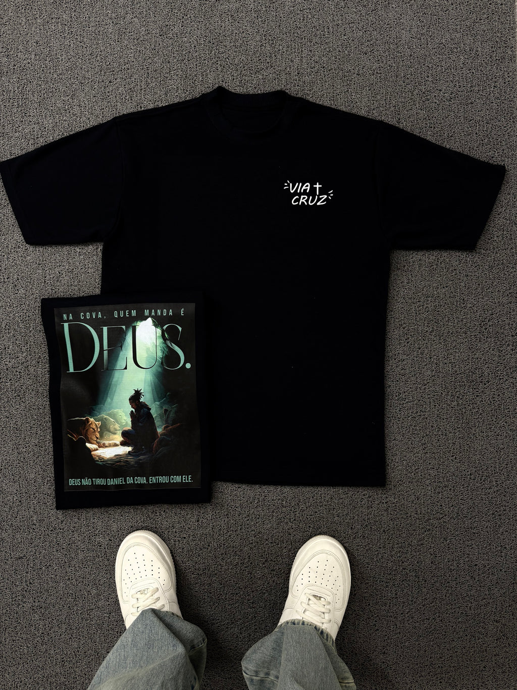 Camiseta Via Cruz Deus Preta