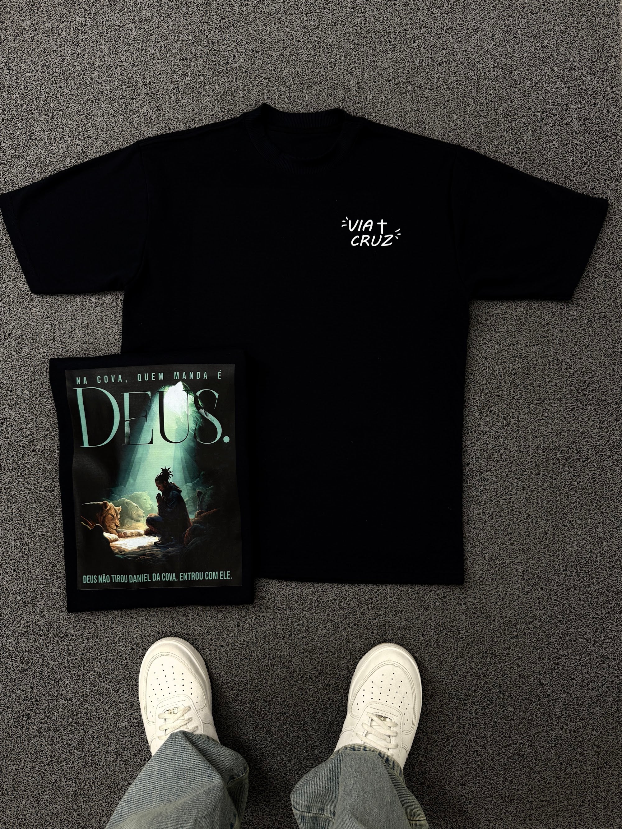 Camiseta Via Cruz Deus Preta